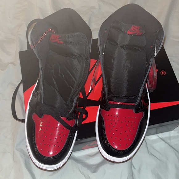 BRAND NEW PATENT BRED JORDAN 11s SZ 10 - Picture 2 of 5